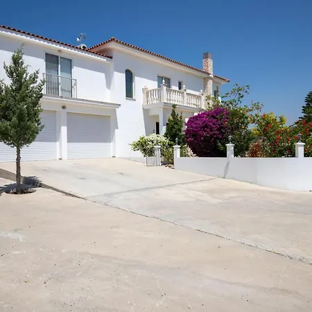 Savv Holiday Villa * Ларнака