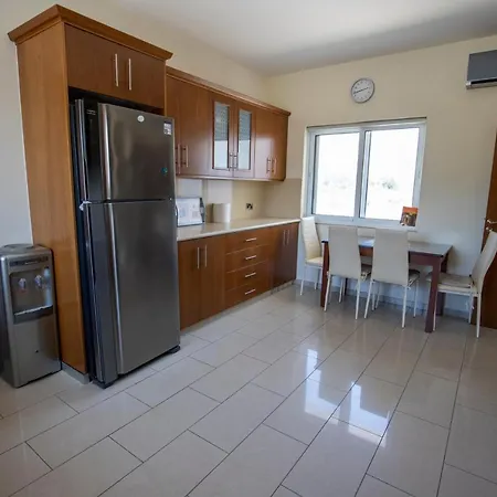 Savv Holiday Villa Ларнака