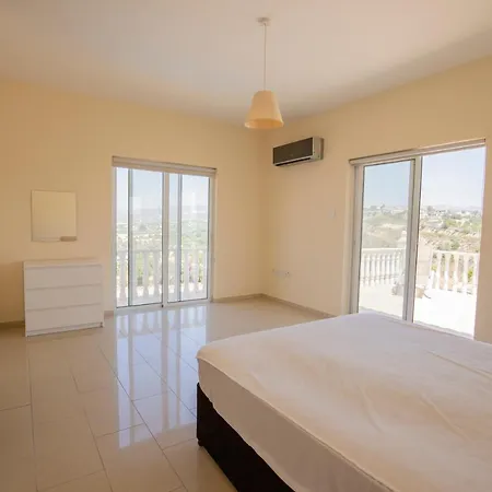 Savv Holiday Villa * Ларнака