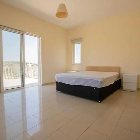 Savv Holiday Villa * Larnaca
